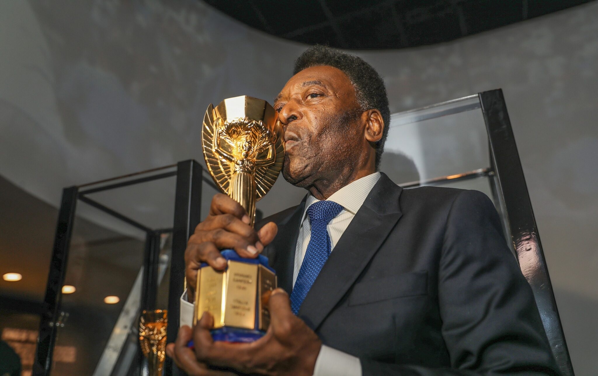 Golaço, hat-trick e cartaz famoso: as histórias dos gols de Pelé na Seleção que a Fifa ignora