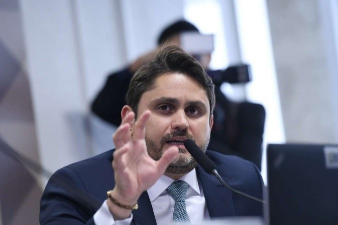 Empresa da família de ministro de Lula lucrou com serviços sem licitação