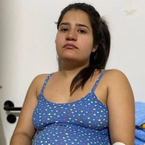 Mulher com bebê morto no ventre ficou desde sexta-feira (8) aguardando procedimento médico no Hospital Santa Catarina