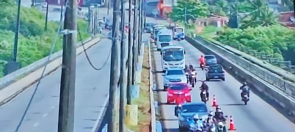 VÍDEO: Sem fiscalização, interdição e acidente causam transtornos na Ponte de Igapó