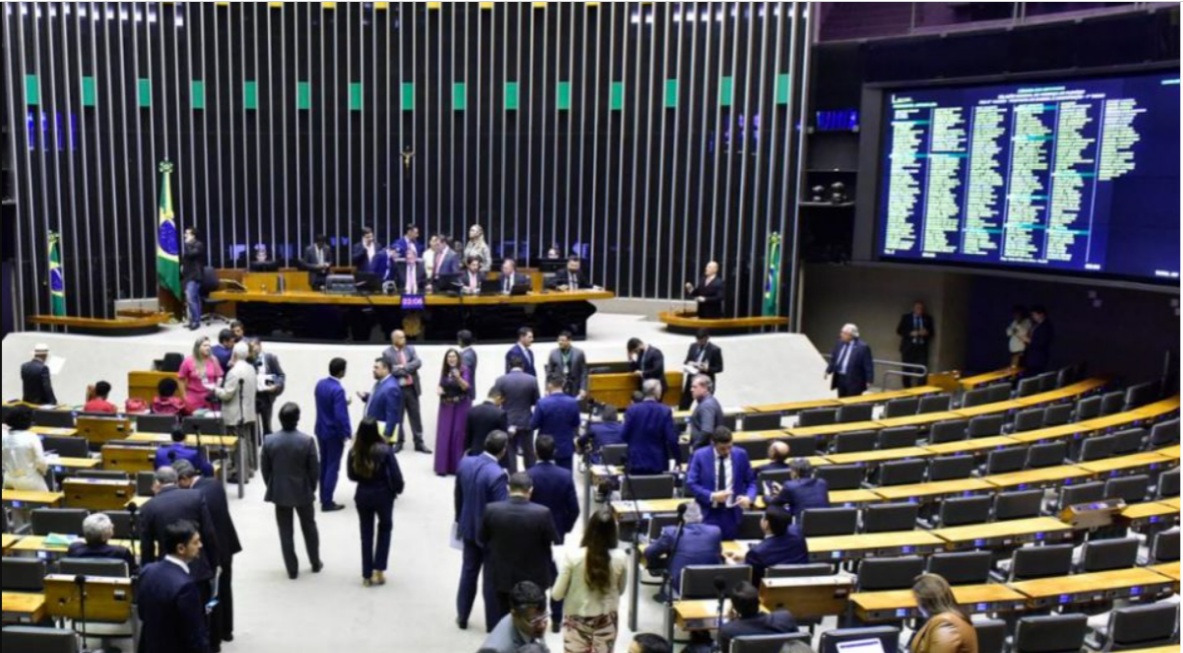 Câmara aprova minirreforma eleitoral que esvazia a Lei da Ficha Limpa; saiba como votaram os deputados do RN