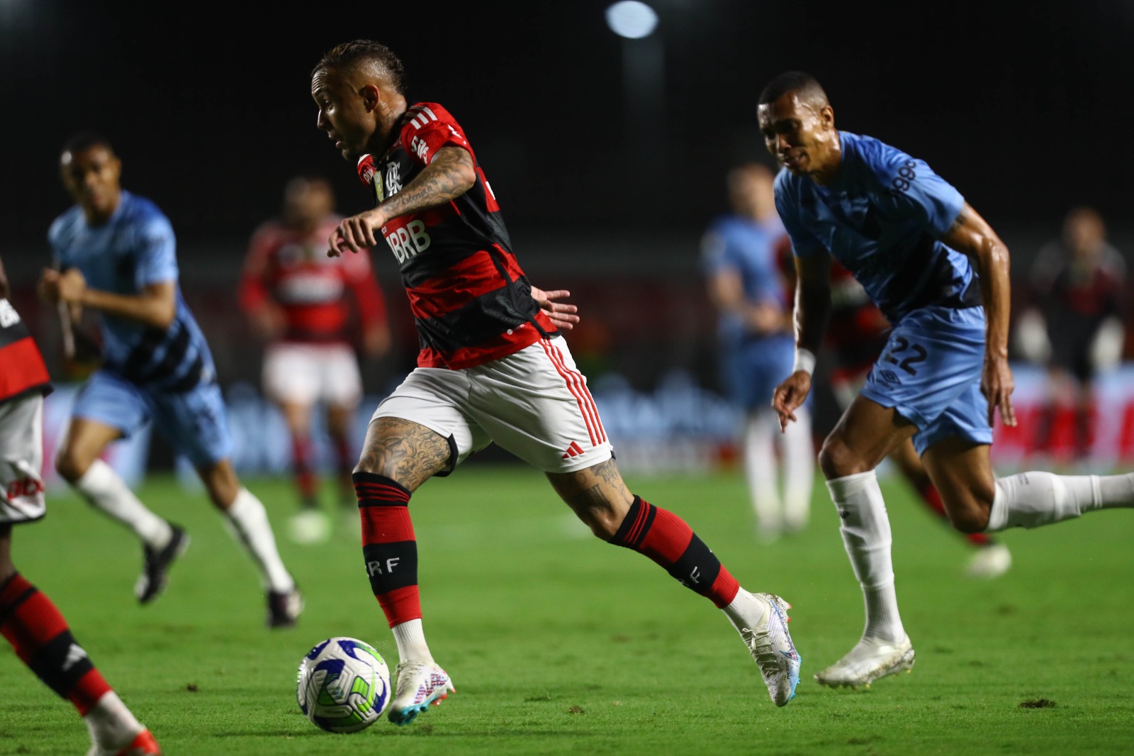 VÍDEO: Athletico passeia, Gabigol é expulso e Flamengo chega sob pressão na final; veja os gols
