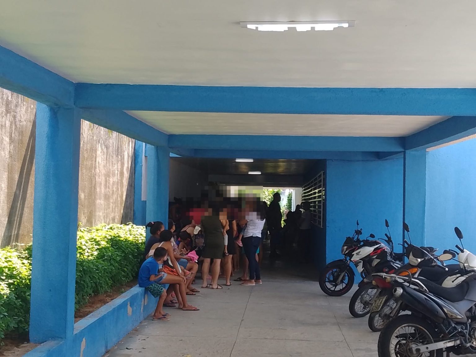 Homens armados assaltam pacientes na fila de Unidade de Saúde na Zona Oeste de Natal