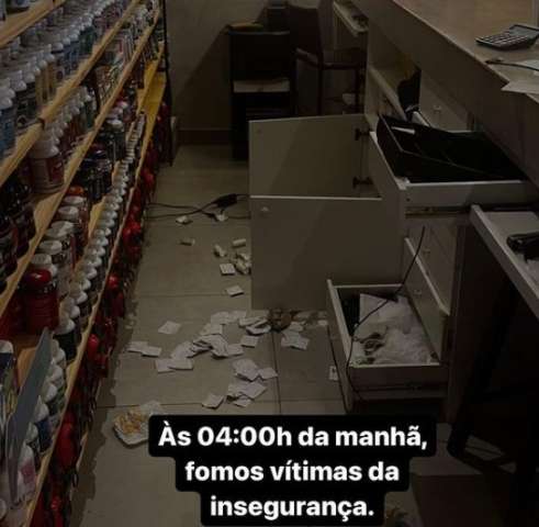 Bandidos roubam loja que funciona há 20 anos no Alecrim