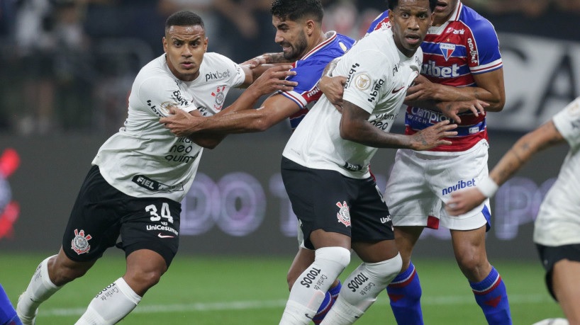 Fortaleza x Corinthians e Santos x Cruzeiro; veja os jogos de hoje e onde assistir