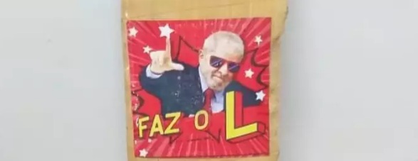 ‘Maconha Faz o L’ com foto de Lula é apreendida em São Paulo