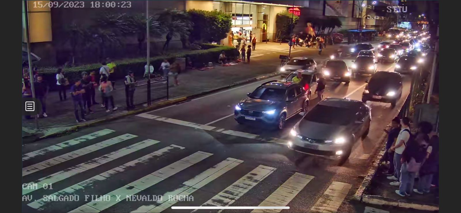 Colisão entre veículos deixa trânsito lento na Avenida Salgado Filho nesta sexta-feira (15)