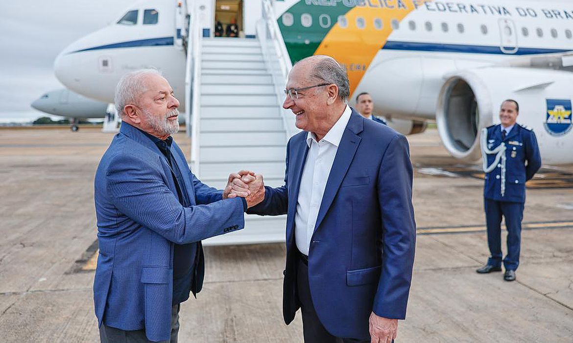 Lula exclui centrão de viagem aos EUA