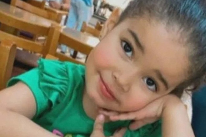 Menina de 3 anos baleada dentro do carro por agente da PRF morre após 9 dias internada