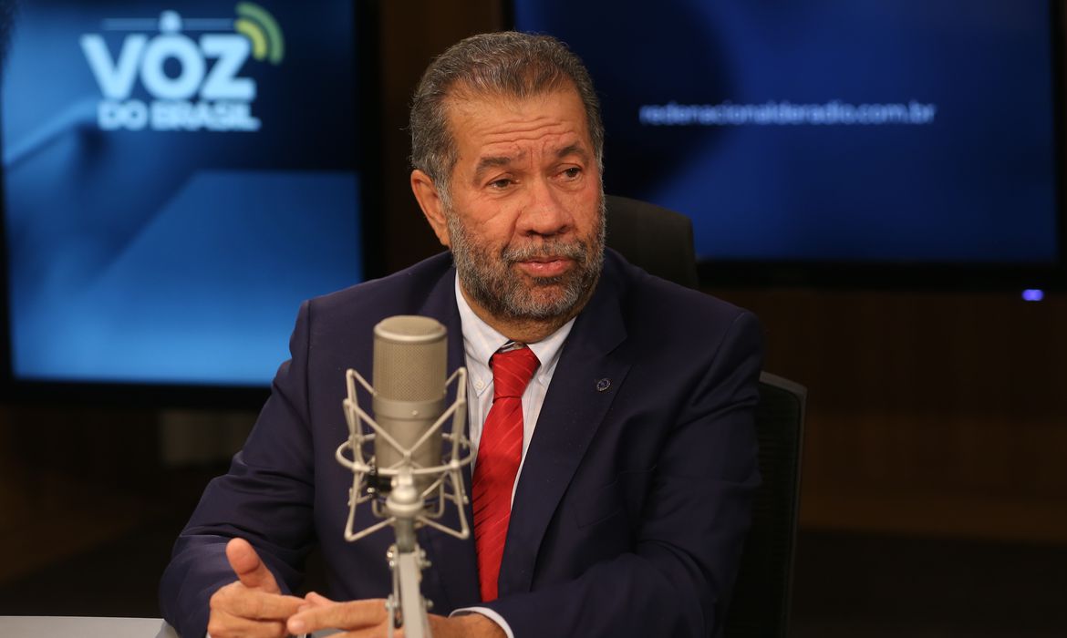 É impossível zerar a fila do INSS, diz ministro da Previdência