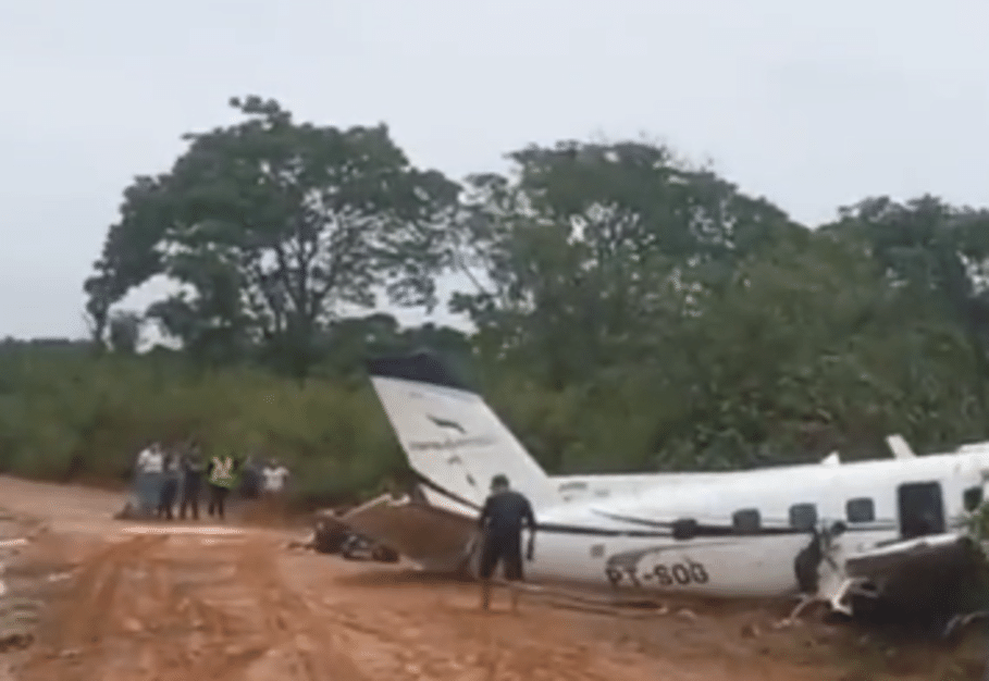 VÍDEO: Avião com turistas brasileiros cai no Amazonas e todos morrem; ASSISTA