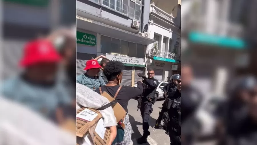 VÍDEO: Deputada do PT vai a ação de sem tetos e acaba atingida com spray de pimenta e balas de...