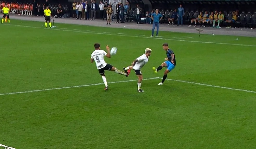Comissão da CBF reconhece erro do VAR em pênalti não marcado para o Grêmio contra o Corinthians