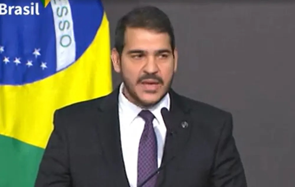 Deputado pede impeachment de ‘Bessias’, da AGU, por perseguir jornalista
