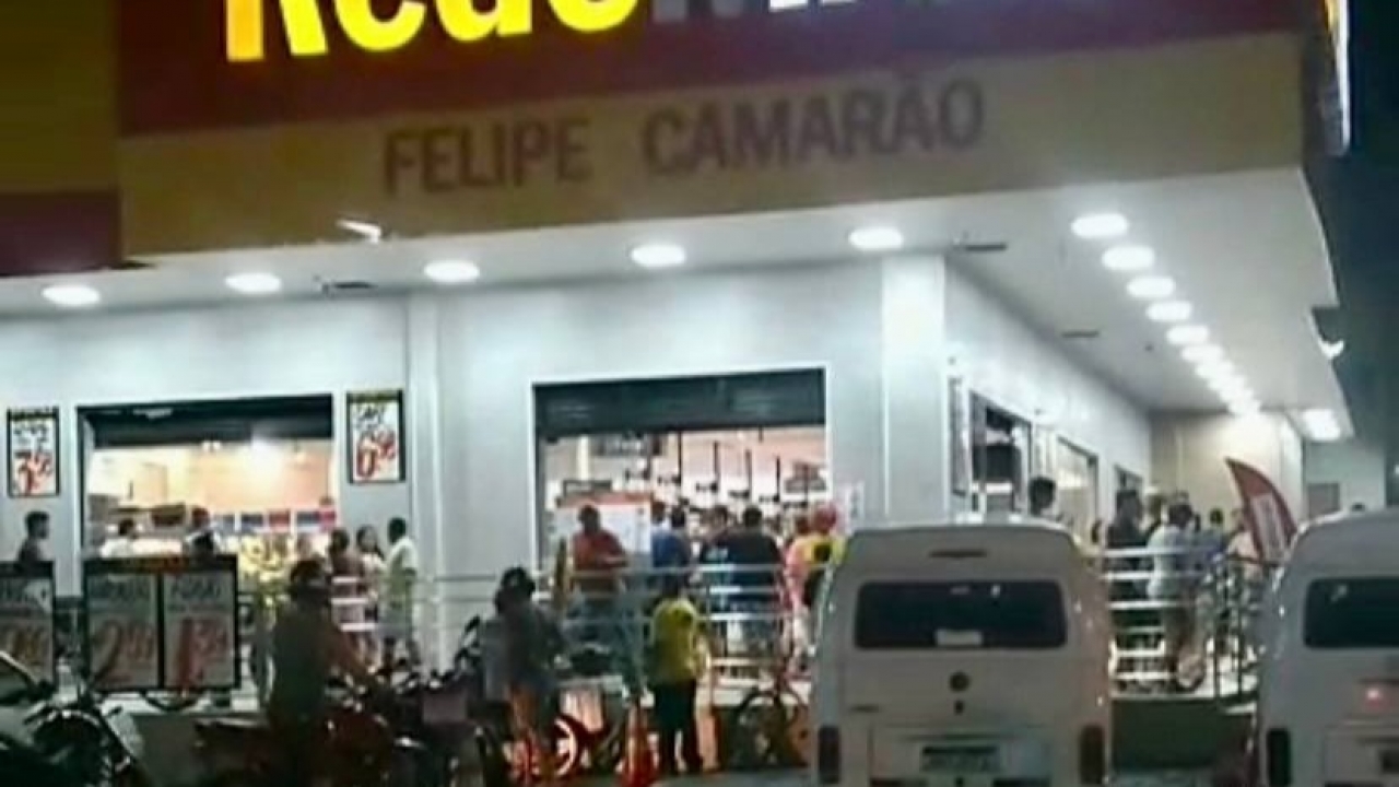 Tentativa de assalto a supermercado deixa um homem morto e policial ferido em Natal