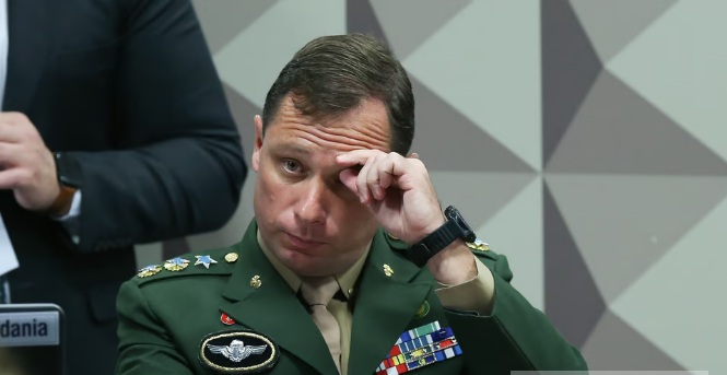 Cid diz à PF que Bolsonaro consultou militares sobre “minuta do golpe”