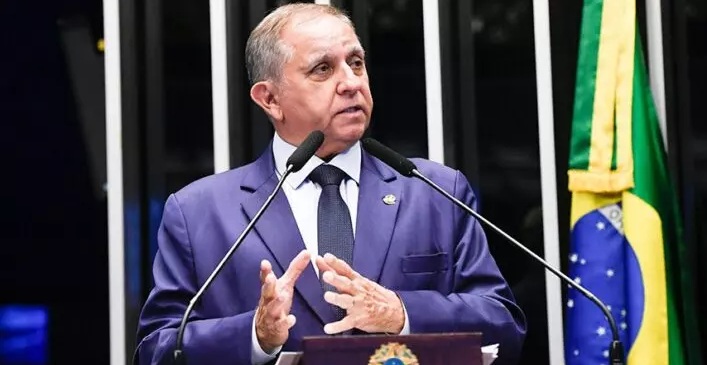Líder do PSDB no Senado pode se filiar ao PL