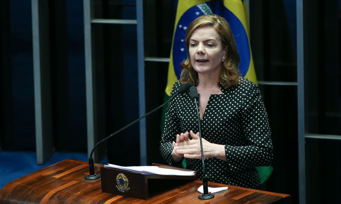 Gleisi Hoffmann pede o fim da justiça eleitoral ao criticar multas impostas ao PT