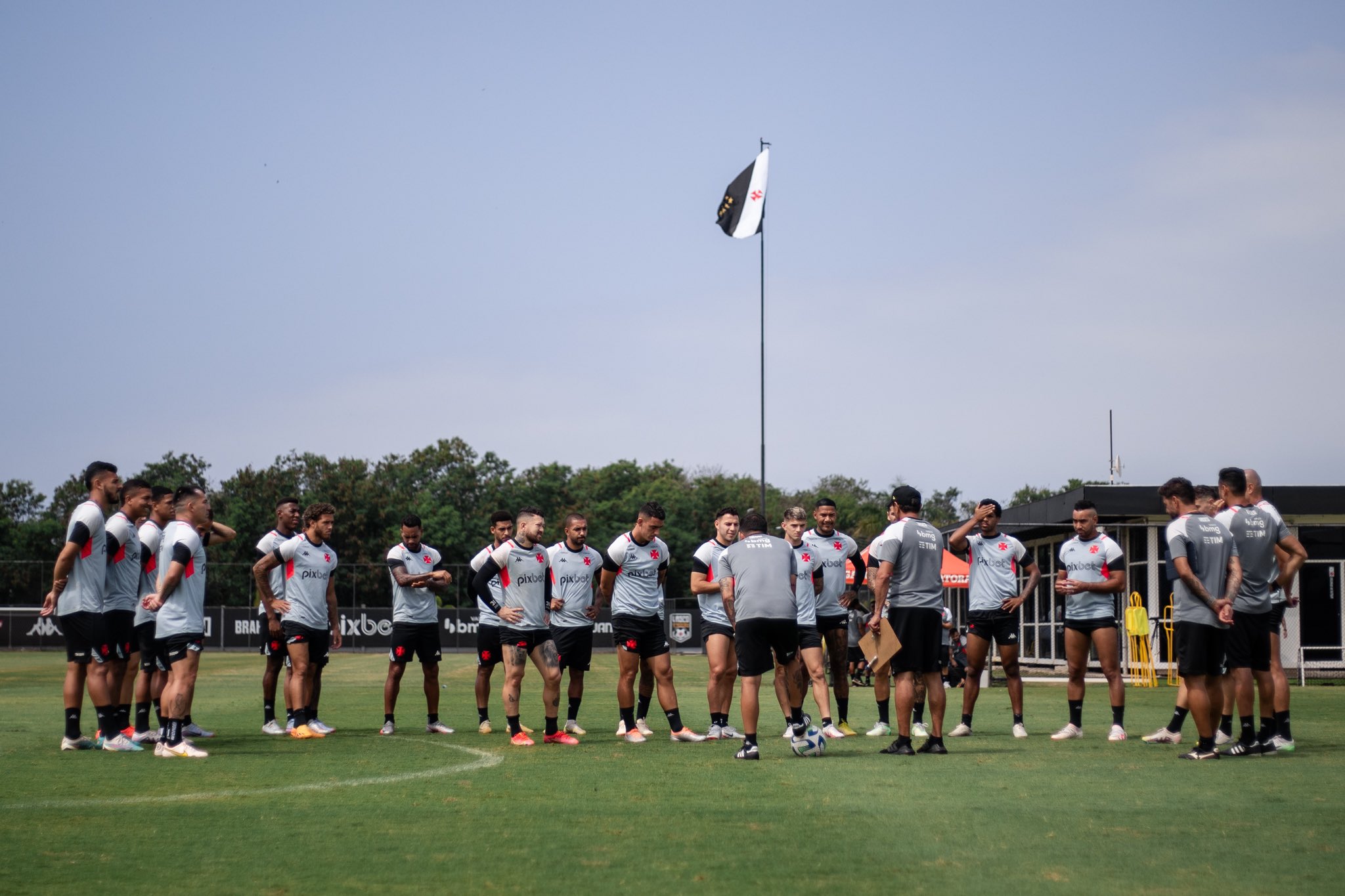 Vasco, Grêmio x Palmeiras e ligas europeias; veja os jogos de hoje e onde assistir