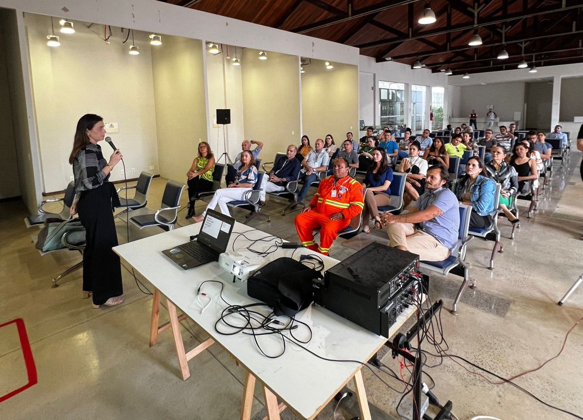 Setembro Amarelo: Psiquiatra Adriane Caldas fala sobre saúde mental aos colaboradores do Porto de Natal