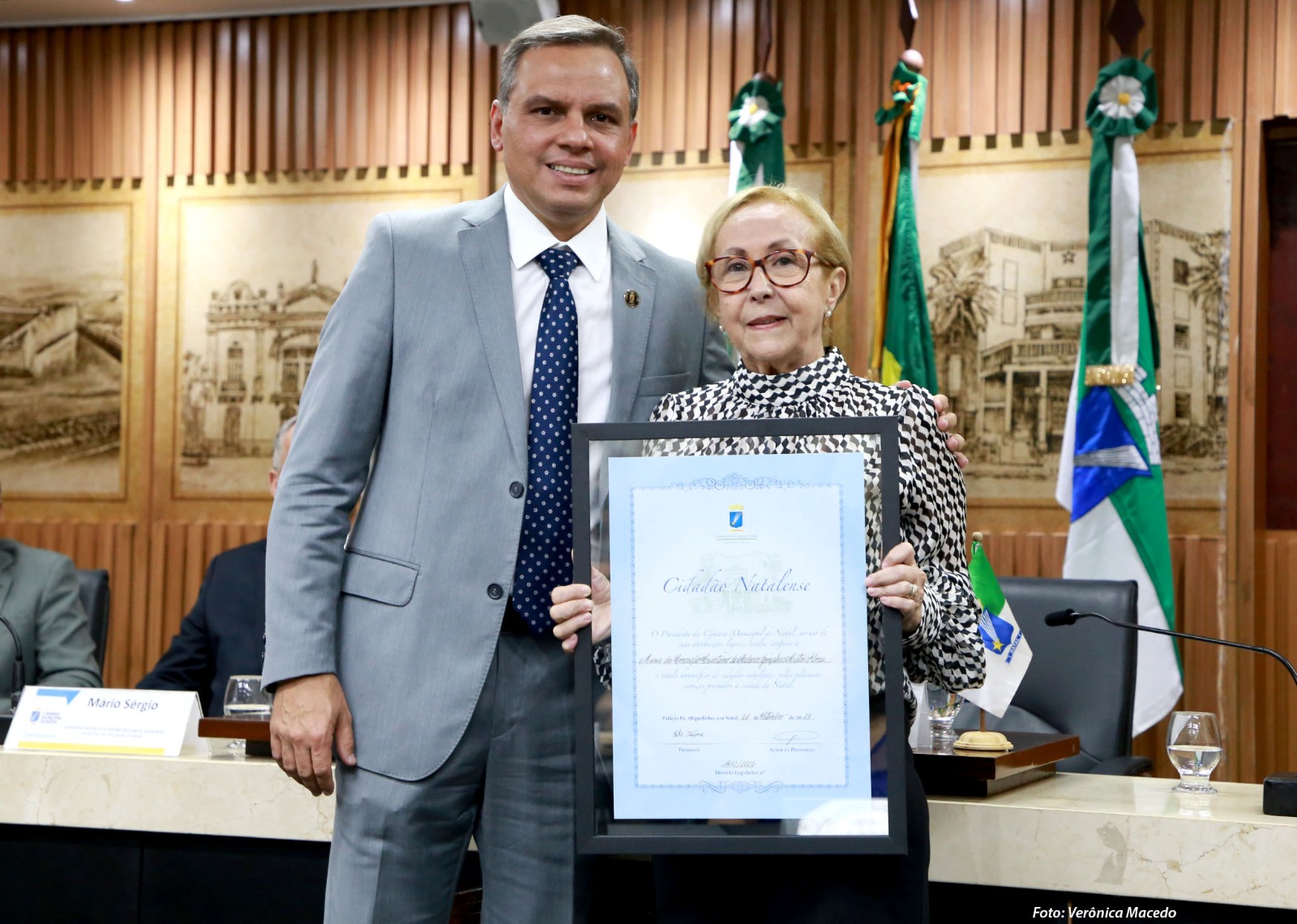 Câmara de Natal confere cidadania à professora Maria da Conceição Crisóstomo