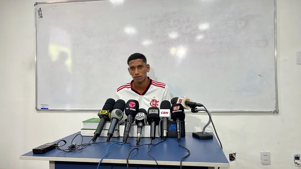 Entregador acusa Marcos Braz, VP de futebol do Flamengo: "Caiu sobre minha virilha e me mordeu"