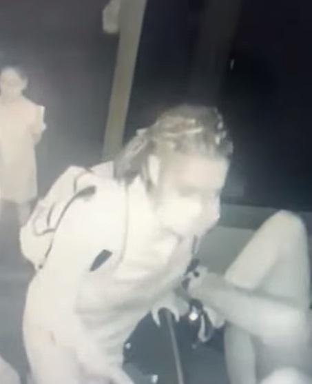 VÍDEO: Sozinha e armada, mulher faz arrastão em ônibus no Rio Grande do Norte