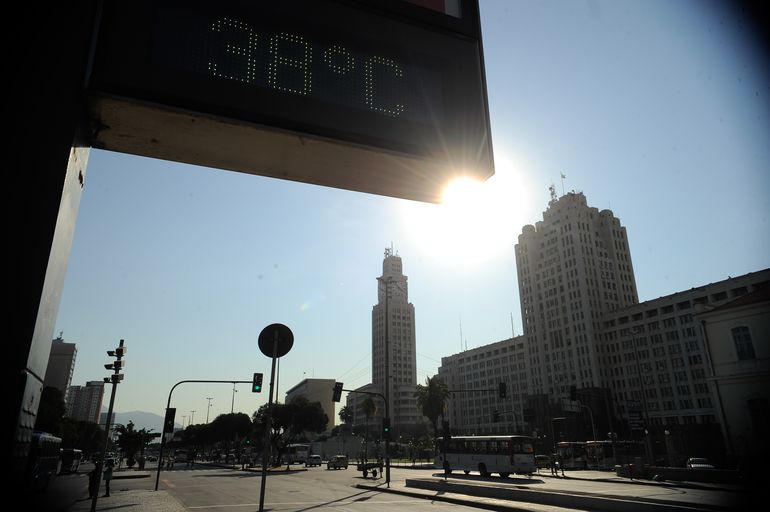 Fim de semana deve ser o mais quente do ano; 11 capitais estão em alerta