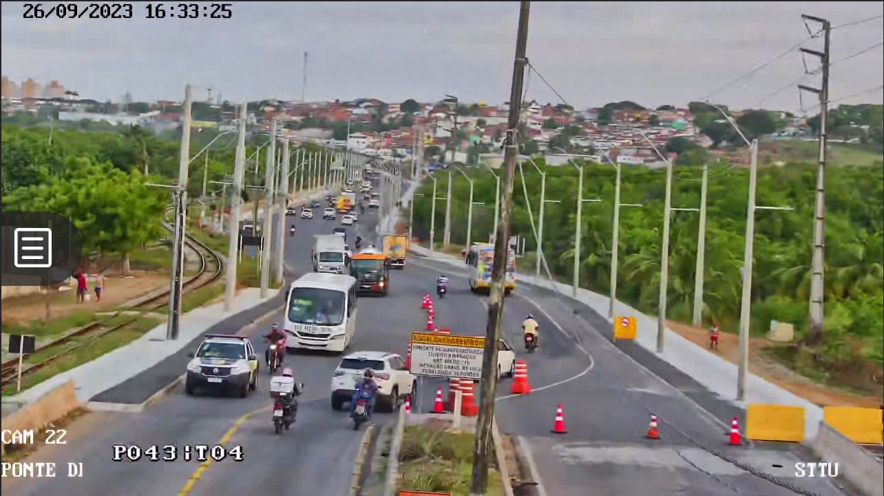 Operação triagem na Avenida Felizardo Moura é suspensa após fogo em veículo na Ponte Newton Navarro