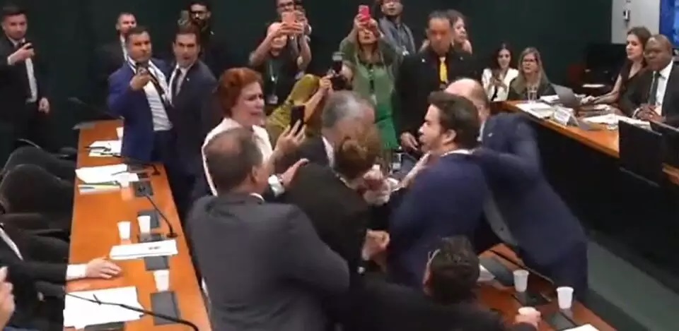 [VÍDEO] Janones insulta deputados e pede: ‘bata em mim’; assista