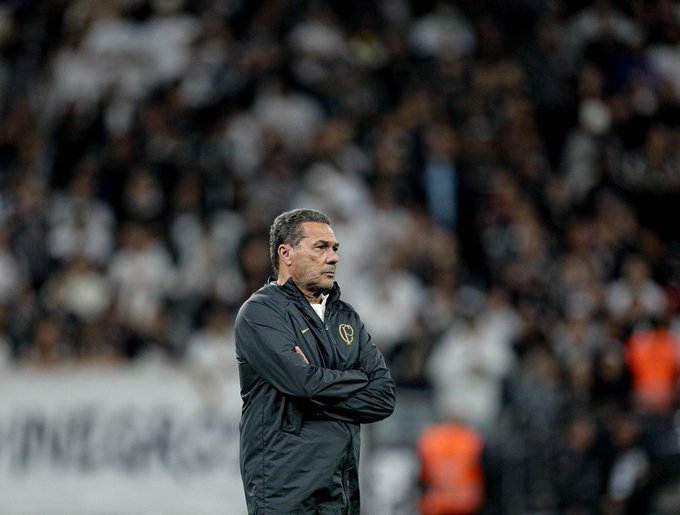 Corinthians anuncia a demissão de Vanderlei Luxemburgo