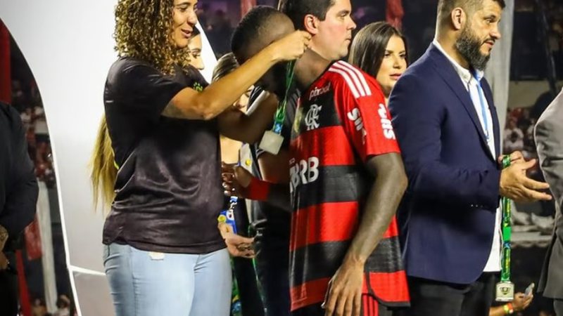 Ex-assessora e ministra Anielle tietaram Gerson no campo do Morumbi