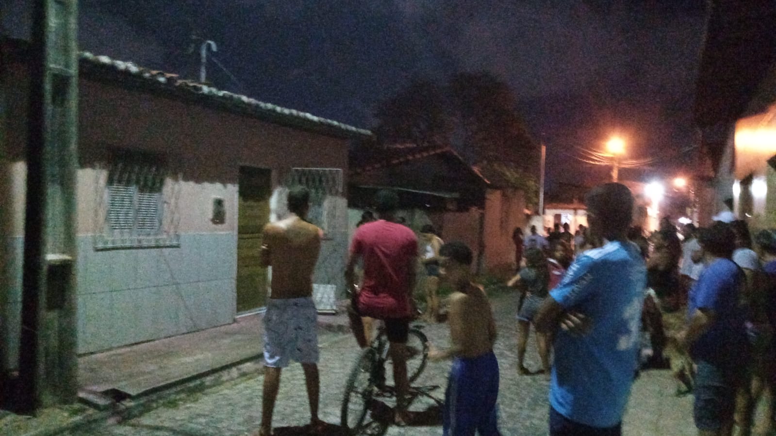Homem é assassinado com vários tiros dentro de casa na zona Norte de Natal