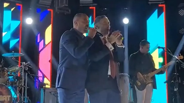 VÍDEO: Barroso sobe ao palco para cantar com Diogo Nogueira na festa da posse
