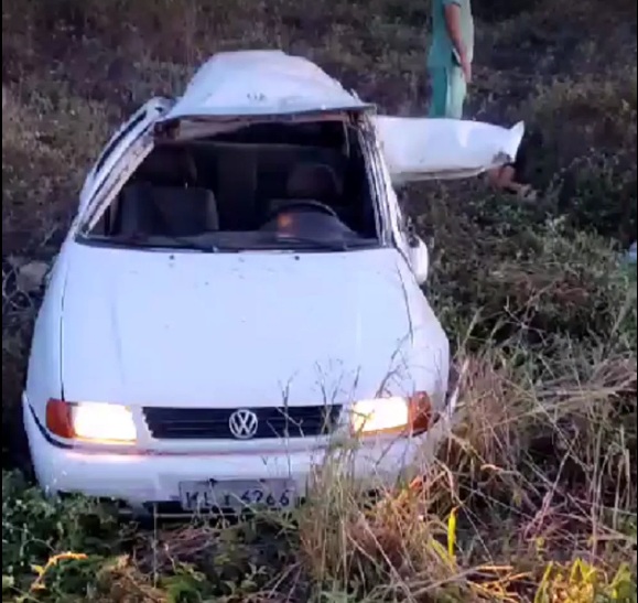 Adolescente morre após carro sair da pista e capotar na BR-226, no RN; motorista fugiu do local