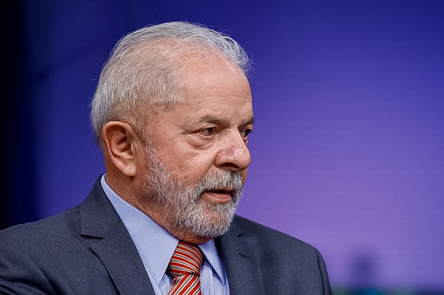 Lula continua estável e bem, diz boletim médico