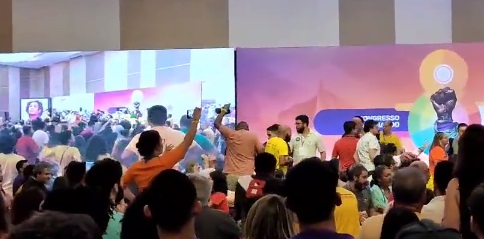 VÍDEO: Congresso do PSOL tem troca de socos entre militantes por conta de Leon Trotsky