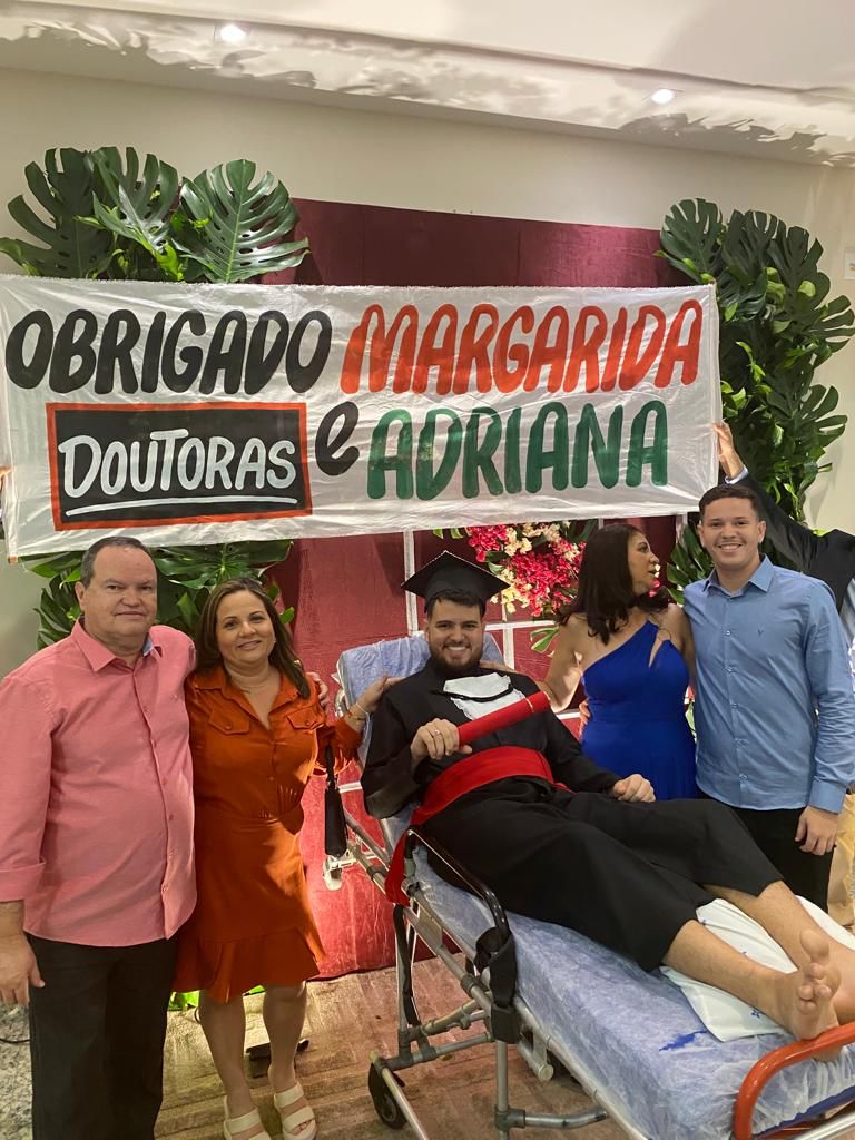 Paciente com Trombose Venosa Profunda participa de sua formatura presencialmente
