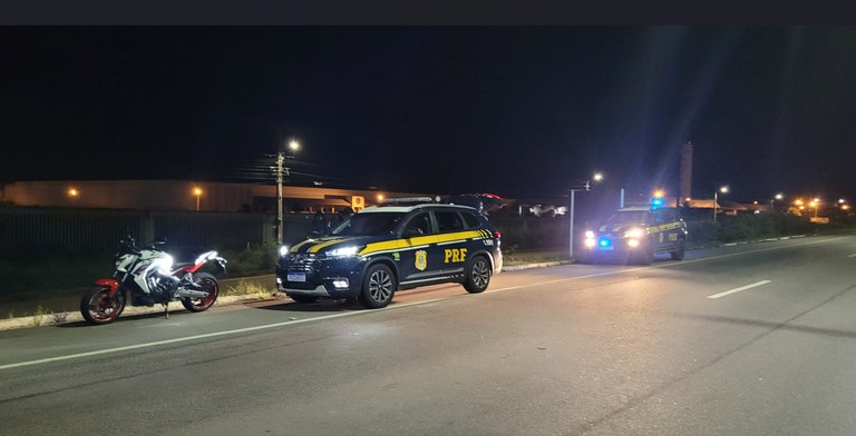 PRF prende condutor flagrado durante disputa de racha na BR 304 em Macaíba