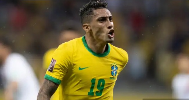 Atacante Raphinha é desconvocado da Seleção Brasileira