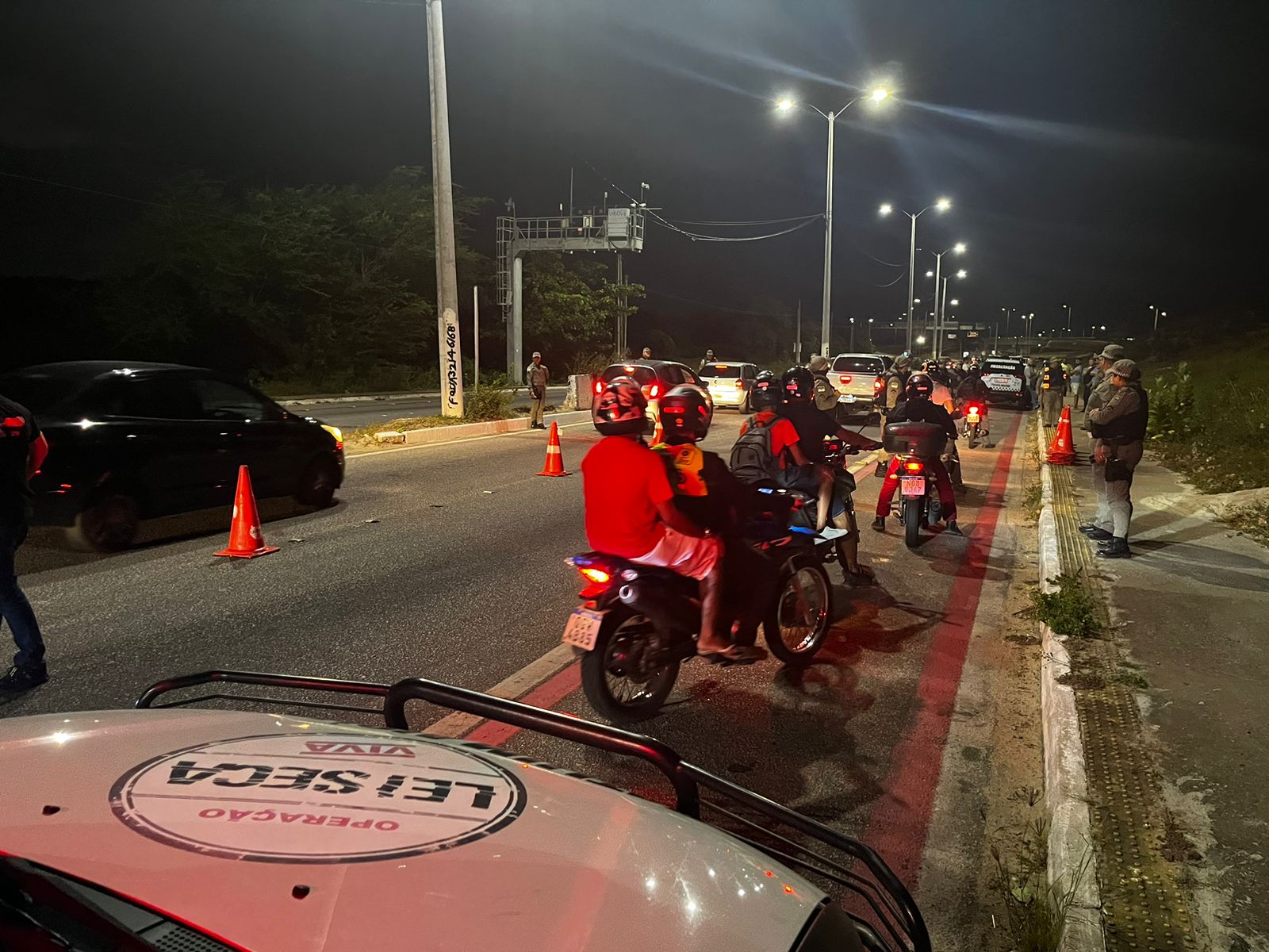 Lei Seca autua 18 motoristas por embriaguez ao volante e prende homem com drogas em Natal