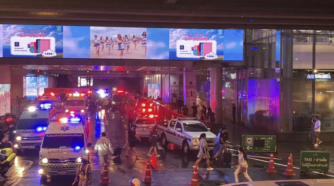 VÍDEO: Adolescente abre fogo no shopping mais famoso da Tailândia e mata três pessoas