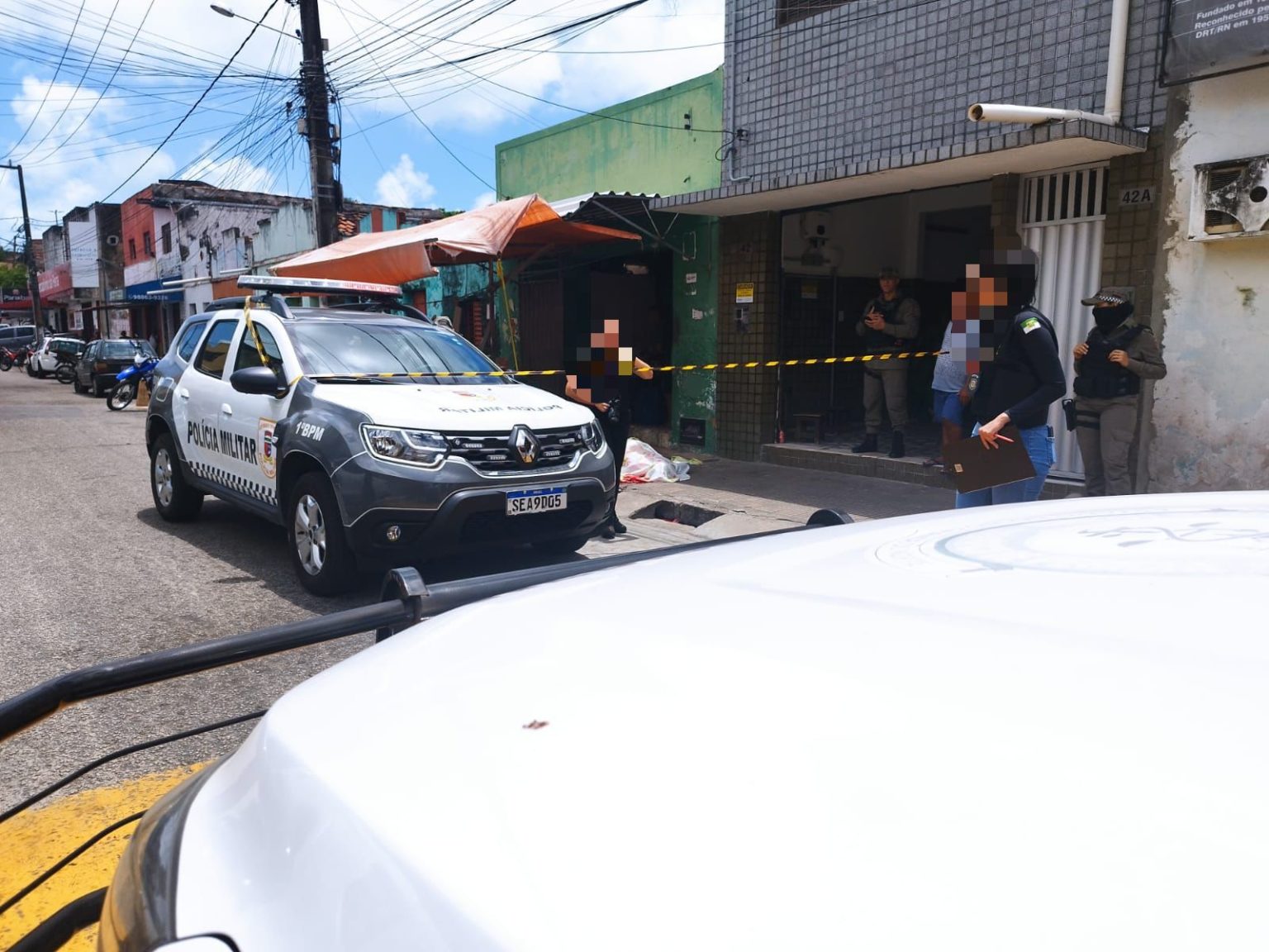 Comerciante é encontrado morto em calçada no bairro das Rocas