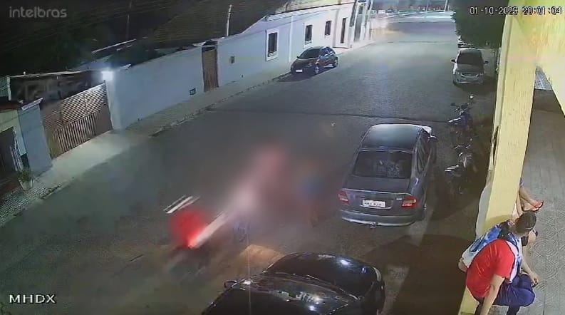 VÍDEO: Moto bate em outra que estava parada e três adultos e uma criança ficam feridos no RN