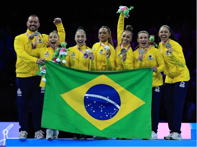 Brasil conquista prata inédita por equipes no Mundial de ginástica