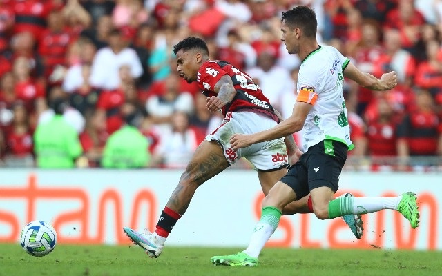 Jogador do Flamengo vai passar por cirurgia e desfalca a equipe por tempo indeterminado