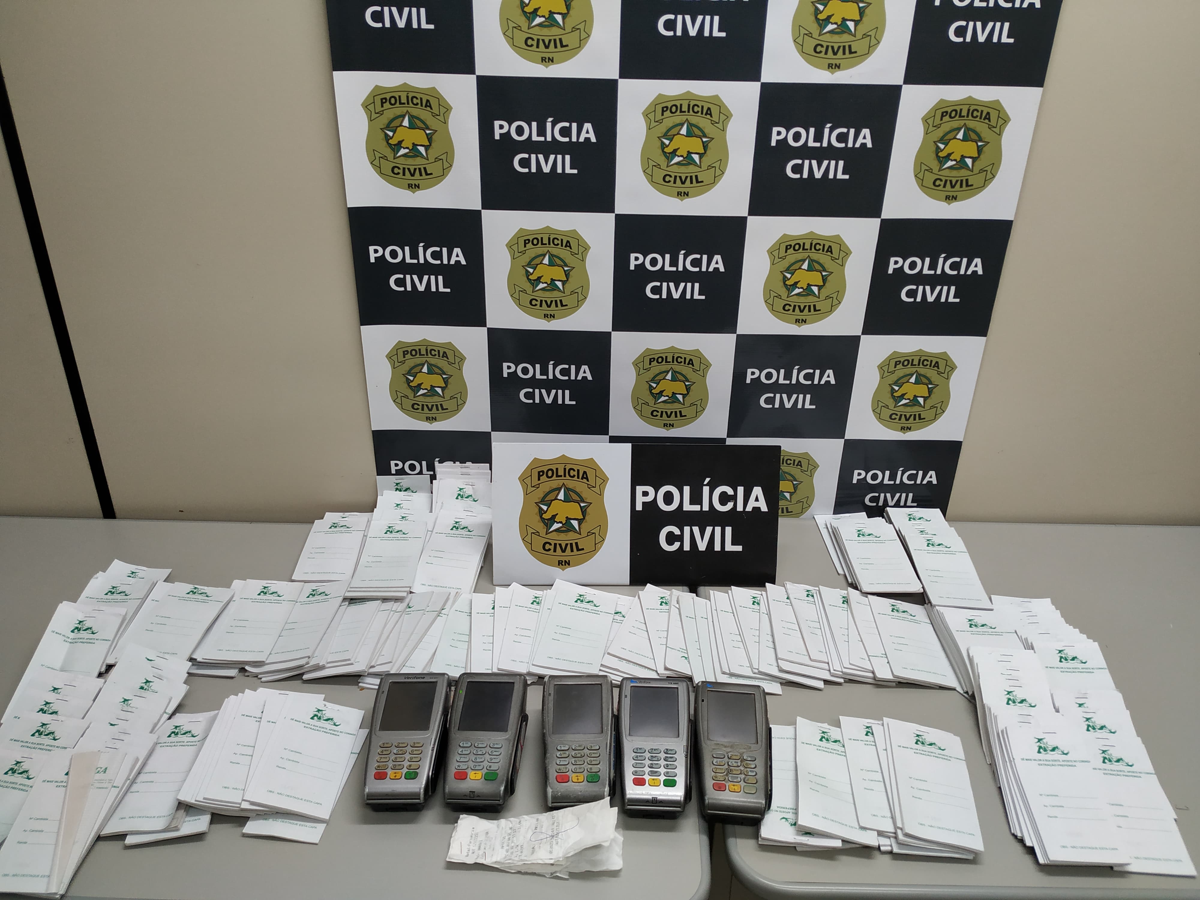 Polícia Civil apreende talões do jogo do bicho e fecha banca ilegal na Grande Natal