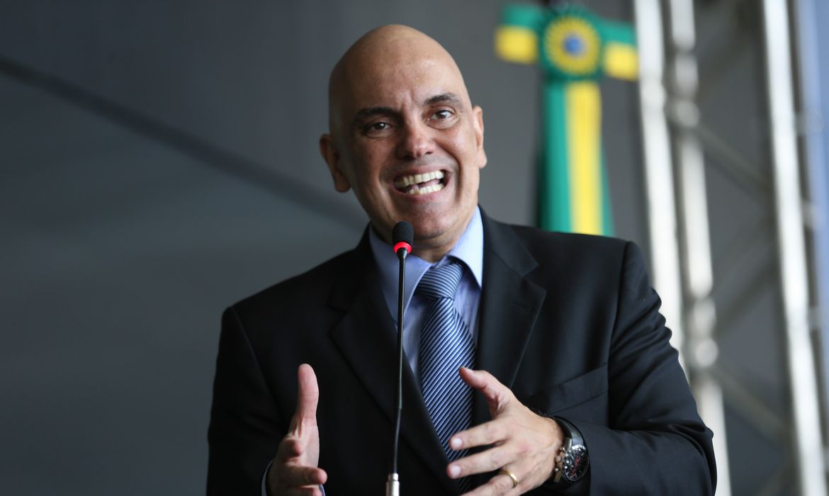 VÍDEO: Moraes aparece em vídeo chamando suspeito acusado de agressão de "bandido"