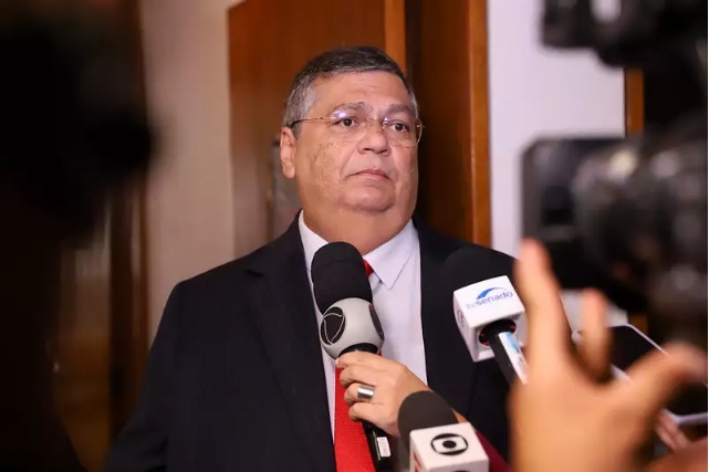 Dino negou reforço policial ao Rio na véspera da chacina dos médicos