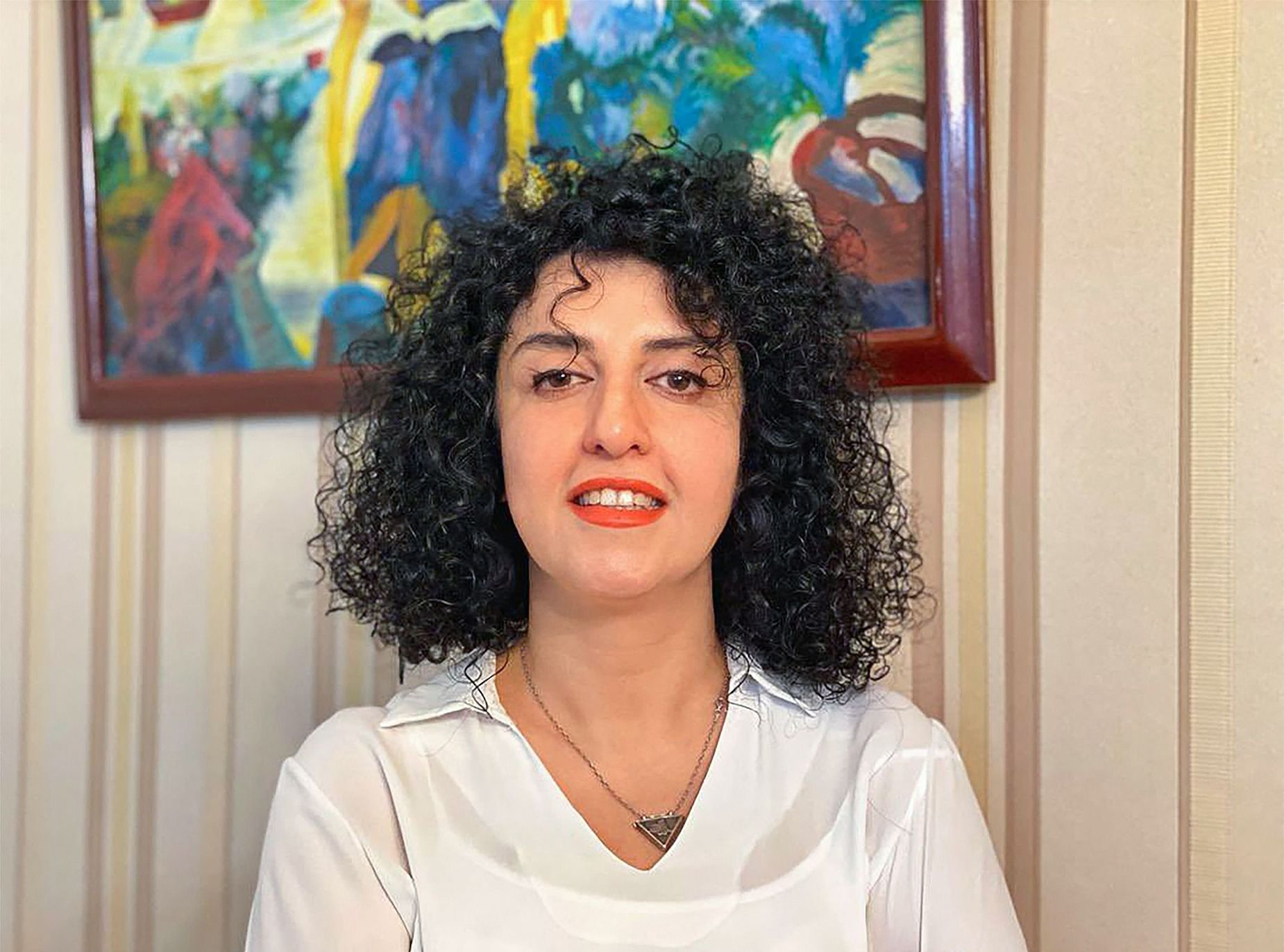Presa e condenada a 31 anos, ativista que lidera luta das mulheres leva Nobel da Paz